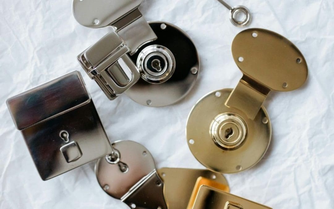 E-Locks vs. Dial Locks: Pros, Cons & Expert Recommendations